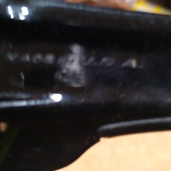 Limited edition Oakley Fuel Cell glasses polished Black frames, gunmetal O's.Yel - Picture 4 of 5